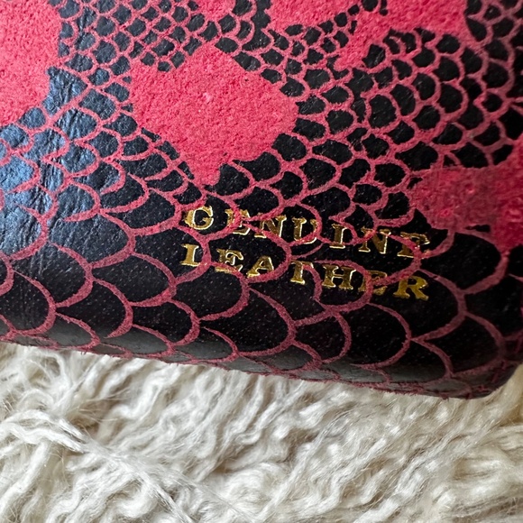 Women's Bifold Wallet in genuine pink and black Snakeskin - Picture 4 of 15